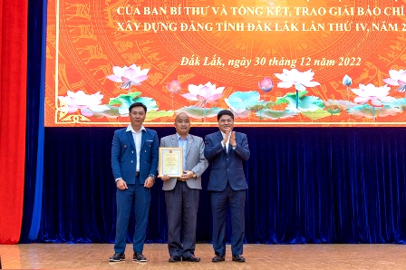 Trao giải Báo chí về xây dựng Đảng tỉnh Đắk Lắk lần thứ IV